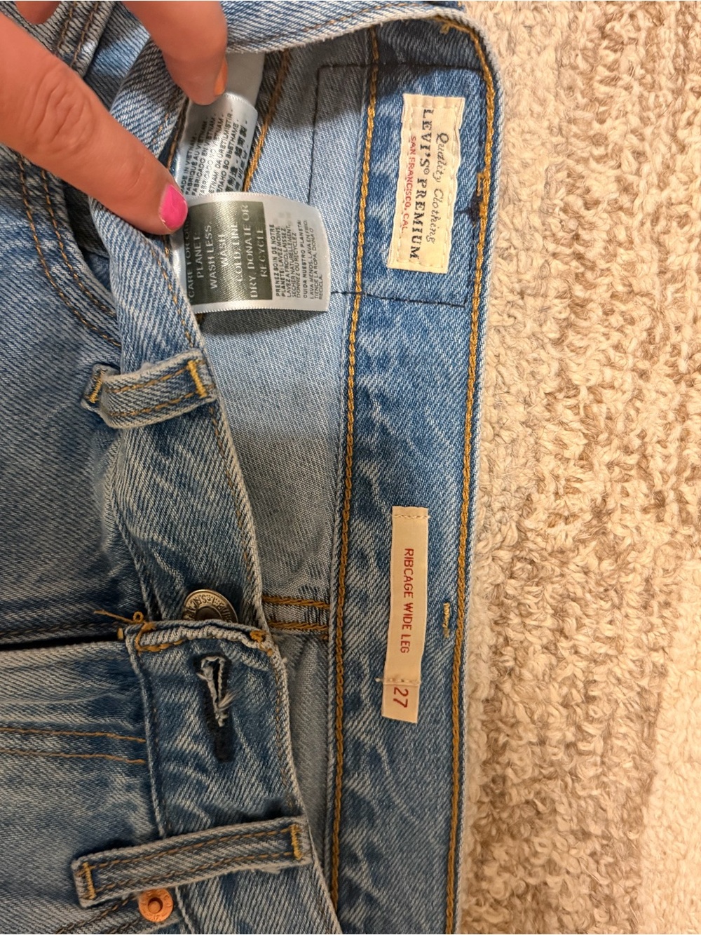 Levi's High-Rise Wide Leg Jeans in Light Blue Wash - Picture 3 of 5